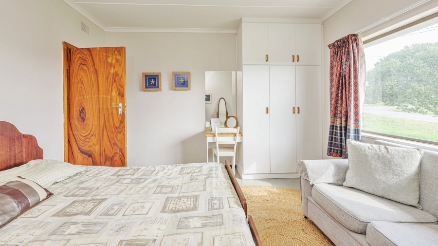 4 Bedroom Property for Sale in Struisbaai Western Cape